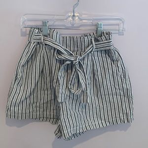 Cute striped causal summer shorts with tie